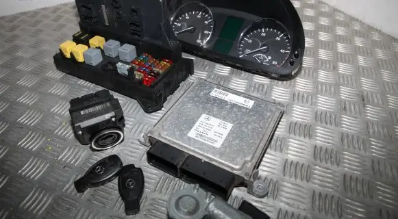 Mercedes-Benz Sprinter W906 Engine control unit/module A6519000601 6519000601 A9069005800
