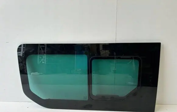 Nissan NV300 Sliding door window/glass 