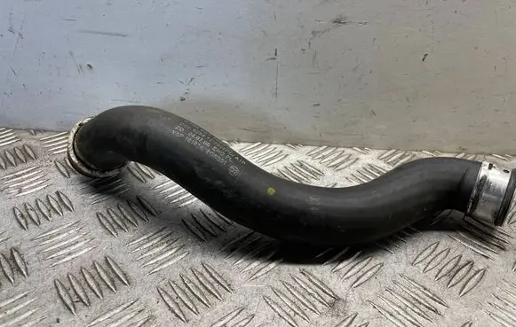 Mercedes-Benz C W204 Engine coolant pipe/hose A2045011582
