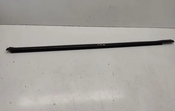 Hyundai Tucson JM Rubber seal front door window/glass 
