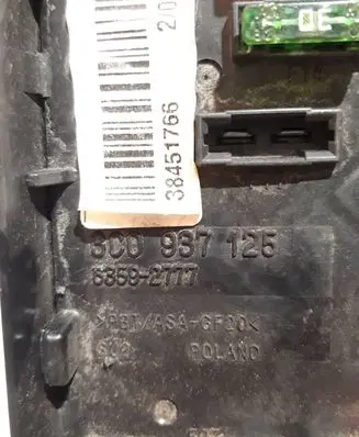 Volkswagen PASSAT B6 Fuse module 3C0937125 20878