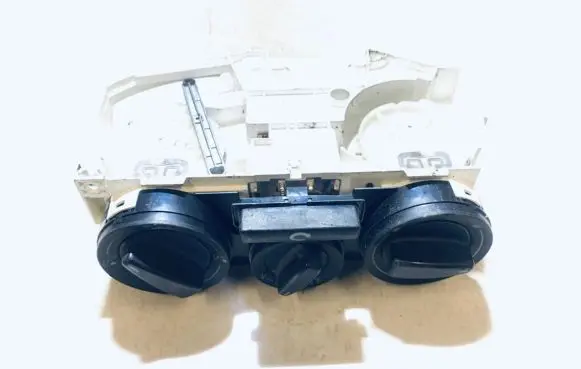 Volkswagen PASSAT B5 Climate control unit 1j0819045e 90151100