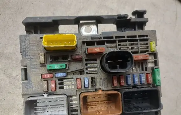 Peugeot Partner BSM Control unit 9807028880