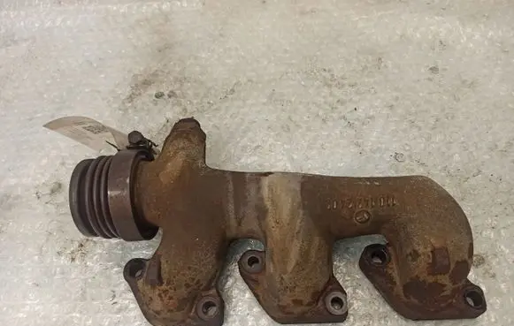 Mercedes-Benz 250 280 C CE W114 Exhaust manifold 1101422402