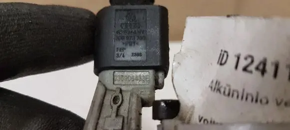 Volkswagen Touran I Crankshaft position sensor 036906433E