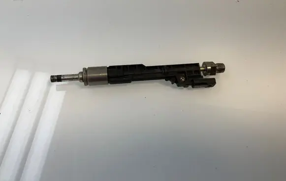 BMW 3 F30 F35 F31 Fuel injector 7597870 10213541