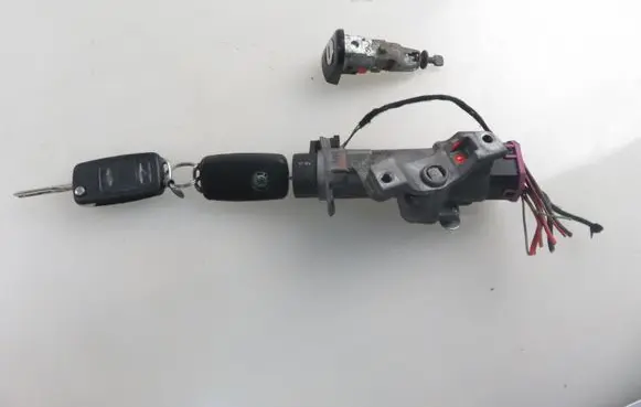 Skoda Fabia Mk2 (5J) Ignition lock 4B0905851C
