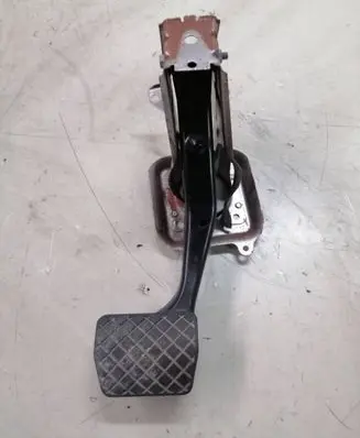 Volkswagen Tiguan Brake pedal 1K1723057AL