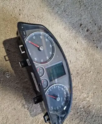 Volkswagen Golf V Speedometer (instrument cluster) 1K0920873A