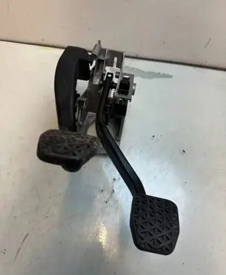 BMW 3 E90 E91 Pedal assembly 6751665