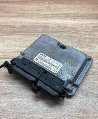 Opel Astra J Engine control unit/module ECU 24417169 0281010268