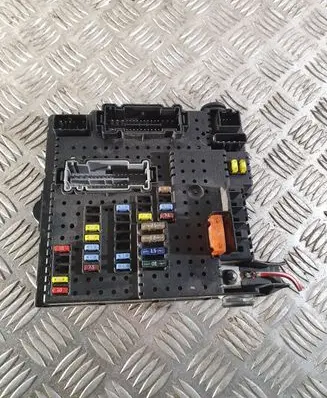 Volvo V70 Fuse module 30728512 28017881