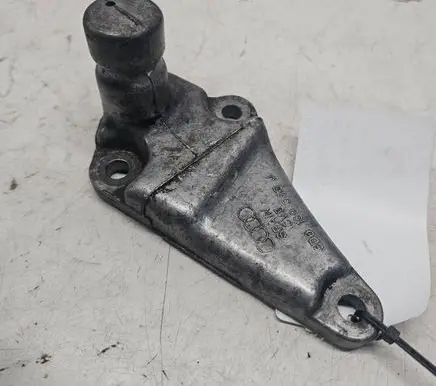 Engine mounting bracket