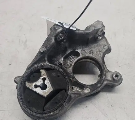 Engine mount bracket
