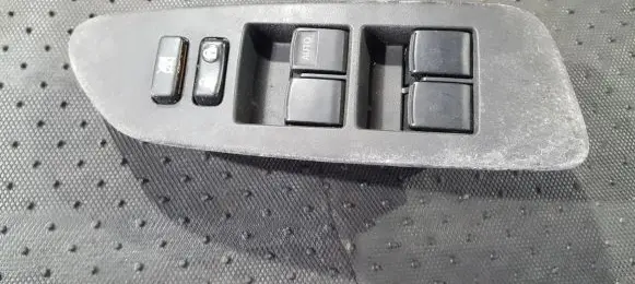 Toyota Auris 150 Electric window control switch