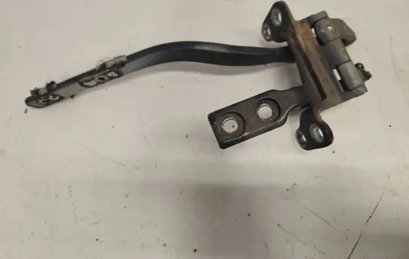 Volkswagen Touareg I Tailgate/trunk/boot hinge 7L6827301E