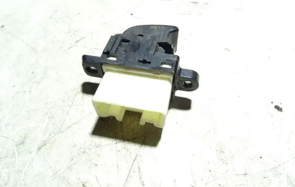 Mazda 6 Electric window control switch 3583Y3N