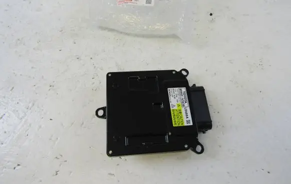 Toyota Prius (XW30) LED ballast control module 8990747030