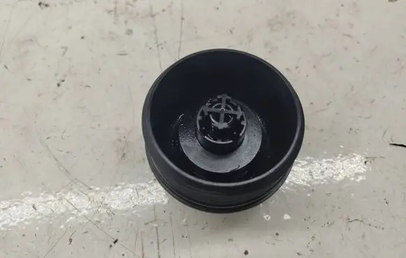 Volkswagen PASSAT B6 Oil filter cover 045115433B