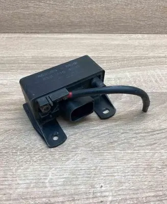 Mercedes-Benz E W211 Glow plug pre-heat relay 0285454032