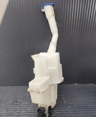KIA Sportage Windshield washer fluid reservoir/tank 98613R2000 98610R2000 98810A2100