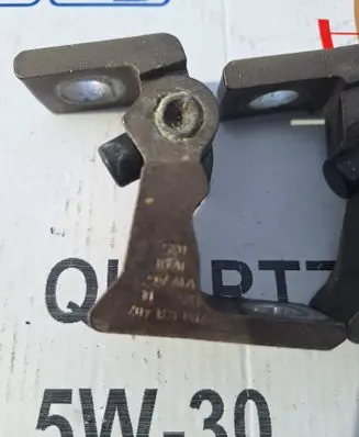 Volkswagen Sharan Front door lower hinge 7N0831402