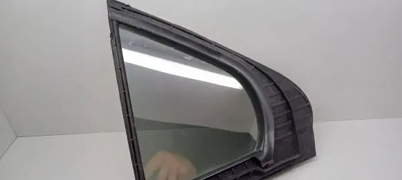 Honda Accord Rear vent window glass 43R00122