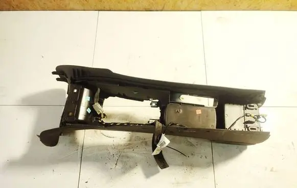 Volvo V50 Armrest 8687408