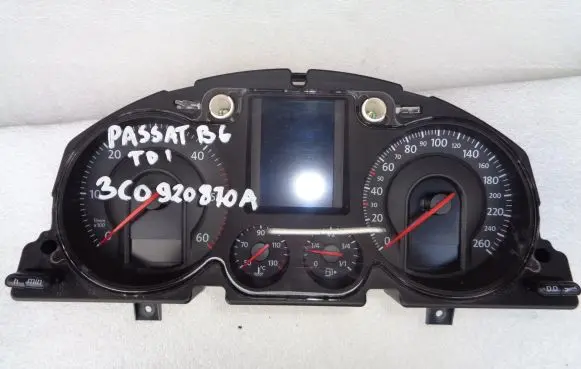 Volkswagen PASSAT B6 Speedometer (instrument cluster) 3C0920870A