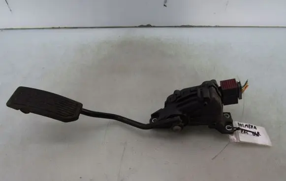 Nissan Primera Accelerator throttle pedal 18002AU410