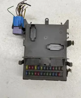 Renault Laguna II Fuse module 8200283802 518095500 8200004201E