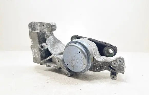 Nissan Qashqai Engine mount bracket