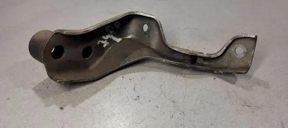 BMW 7 E38 Engine mounting bracket
