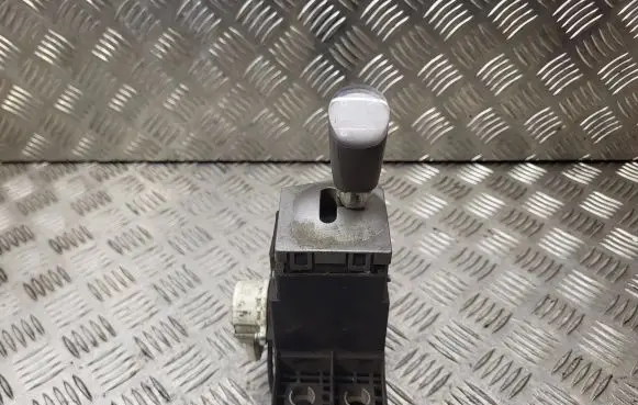 Toyota Prius (NHW20) Gear shifter/selector
