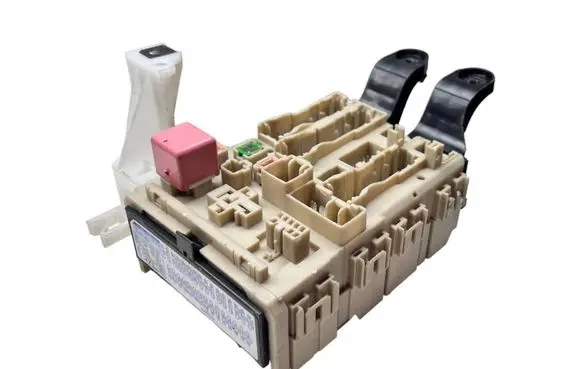 Toyota Avensis T270 Fuse box set 8273005J60 480116D27