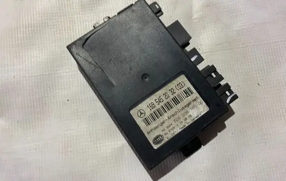 Mercedes-Benz A W169 Air suspension control unit module (rear) a1695452032 1695452032