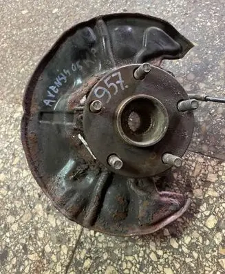 Toyota Avensis T250 Front wheel hub