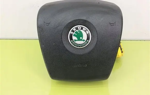 Skoda Fabia Mk2 (5J) Steering wheel airbag 62218052A