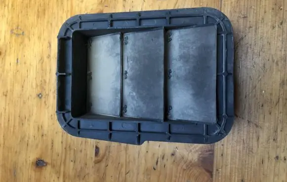 Toyota RAV 4 (XA20) Quarter panel pressure vent 6290342011