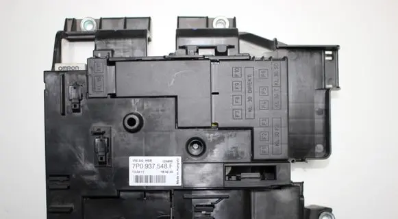 Volkswagen Touareg II Fuse module 7P0937548F