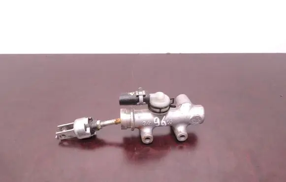 Lexus IS 220D-250-350 Clutch master cylinder D96