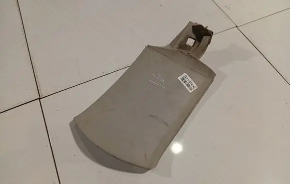Citroen C5 (D) pillar trim (bottom) 9634743677