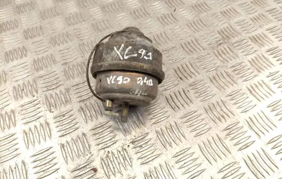Volvo XC90 Engine mount bracket