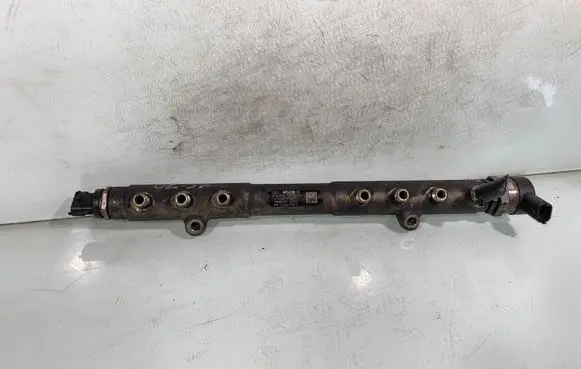 Volvo XC70 Fuel main line pipe 0445215023 30757146 30750409