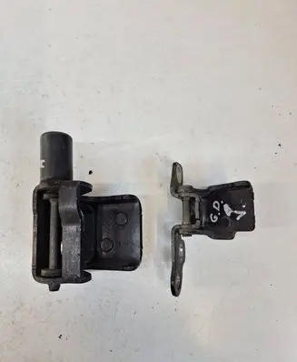 Renault Clio III Rear door upper hinge