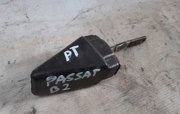 Volkswagen PASSAT B2 Rear door check strap stopper 321837323