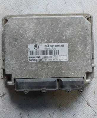 Skoda Octavia Mk1 (1U) Engine control unit/module ECU 06A906019BH 5WP486004