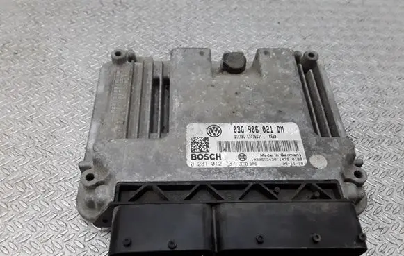 Volkswagen Touran I Engine control unit/module 03G906021DM 0281012737