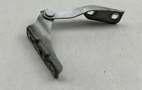 Engine bonnet/hood hinges