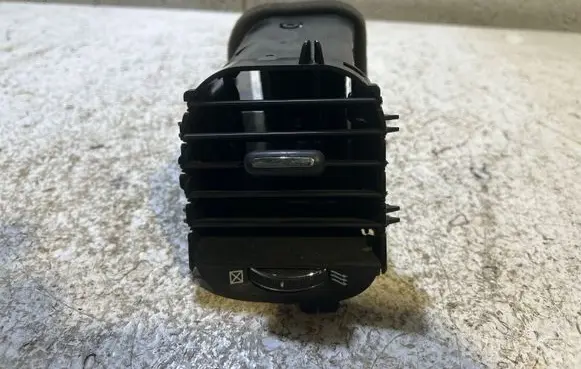 Dodge Charger Cabin air duct channel 